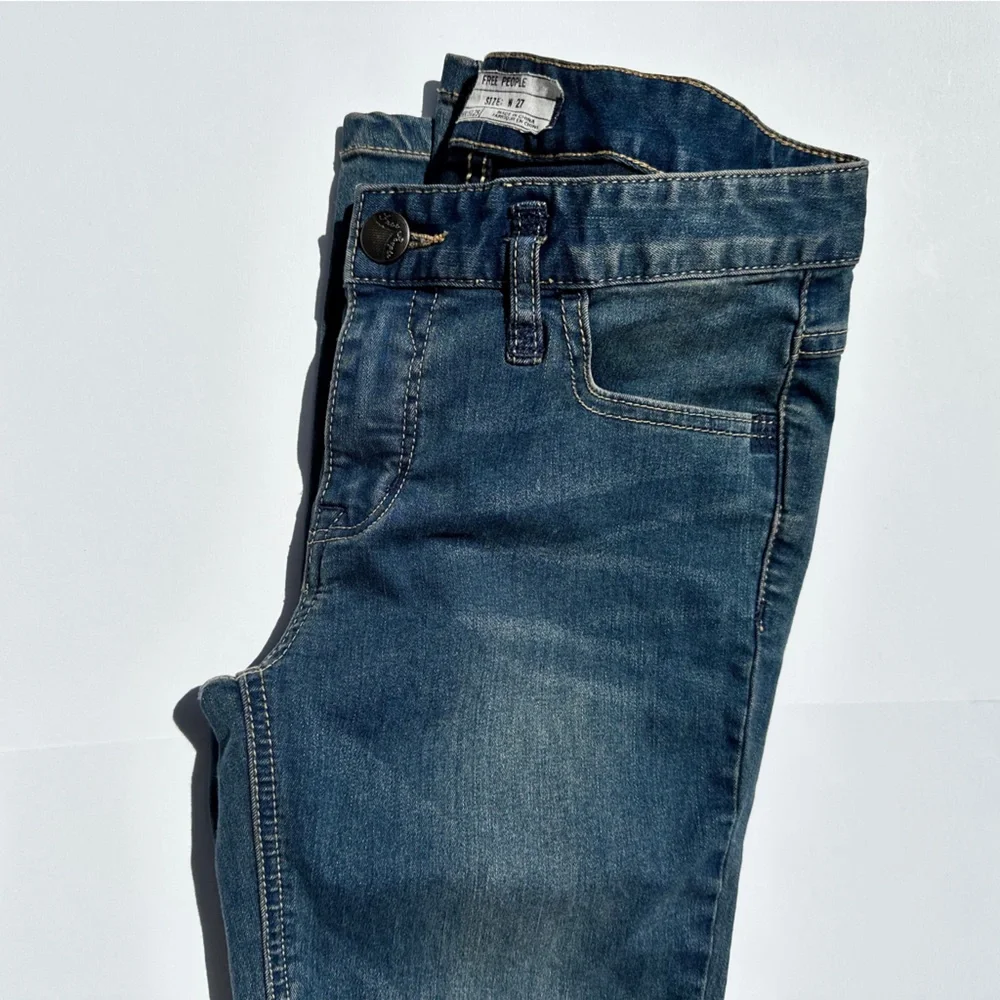 NWOT Free People Skinny Straight Leg Blue Denim Jeans - Picture 11 of 12